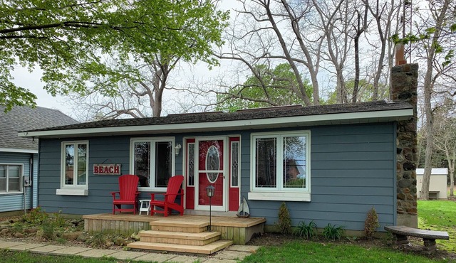Stunning Lakeview 4-Season Home/Cottage - Beach Retreat!