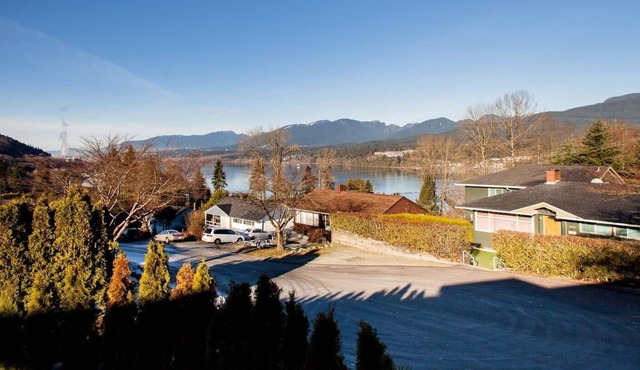 Stunning Modern Home with Beautiful Ocean and Mountain Views!