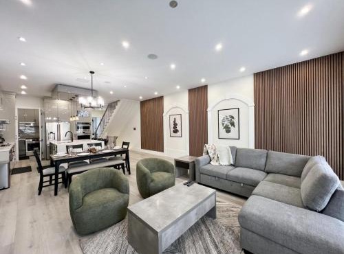 Stunning New-Build in South Surrey Steps from Shopping Parks & White Rock Beach