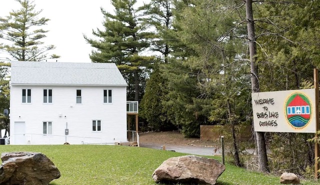 Stunning Upper Apartment in Cottage Rental on a Lake Resort near Kingston, Ontario
