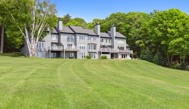 Stunning Windward Condo Rental Offers Unforgettable Views & Vacation Retreat