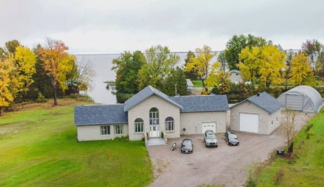 Sturgeon Falls Luxury Estate - Waterfront property