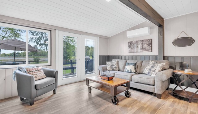 Stylish 3BR Waterfront Cottage with Large Dock