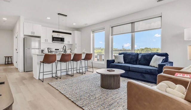 Stylish & Comfortable 2BR | Cleveland Clinic