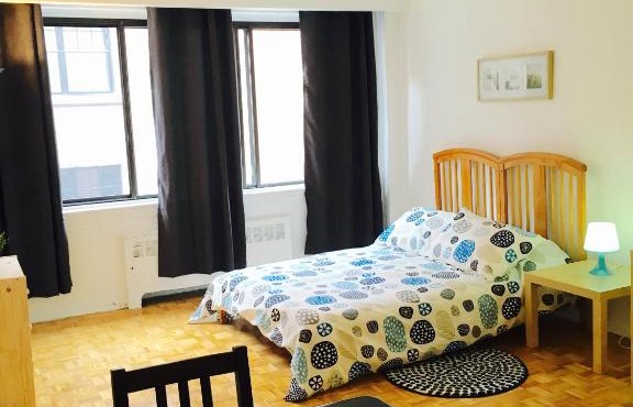 Stylish Montreal Apartment: Comfortable Stay in the Golden Square Mile