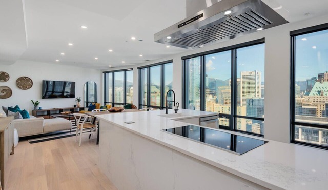 Stylish, Perfect Location Penthouse! AC & 3 BR!