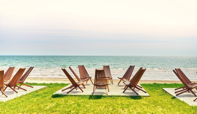 Suite 202: Beautiful 3-Bedroom Beachfront Townhouse