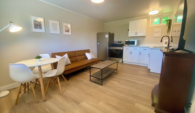 Suite 3 - Relax in beautiful Bayfield - 15min from Grand Bend