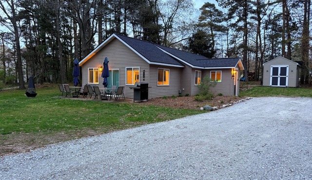 Summer Cottage Sleeps 8 Pool Bikes Walk to Beach Tennis Flora Dale