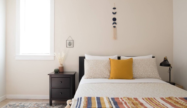 Sunny 2 Bed Suite by HSC & U of M