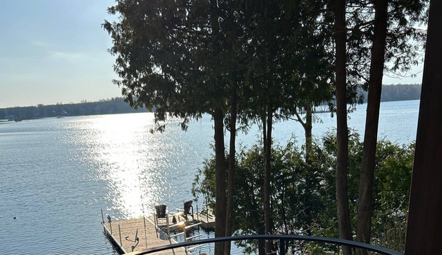 Sunset Lake Eugenia 3-Bedroom Four Season Cottage