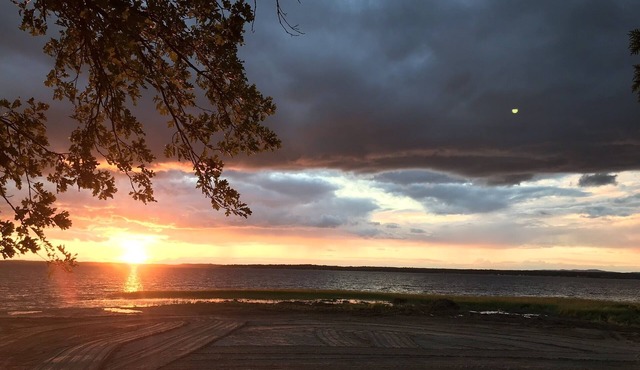 Sunset on the Ottawa "Cottage"- shallow, silky sandy beach w/78-84 F warm water