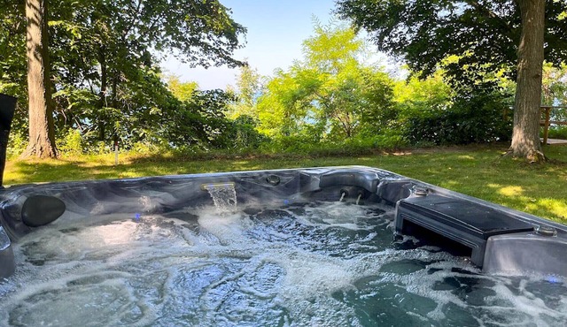 Sunset Serenity, Lakefront Hot Tub