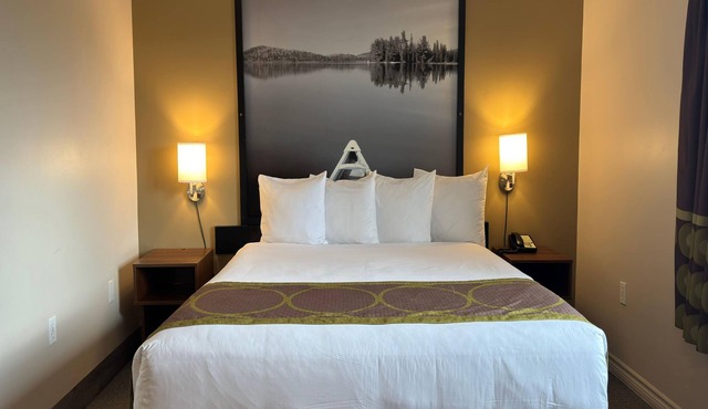 Super 8 by Wyndham Guelph