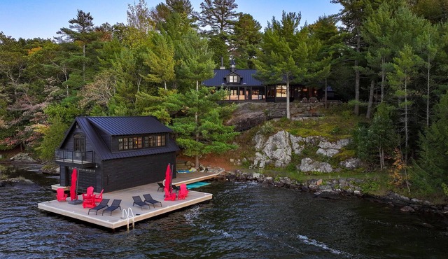 Superb Family Cottage on Lake Joe! Stunning Forever Sunsets! Tennis Court! Gym!