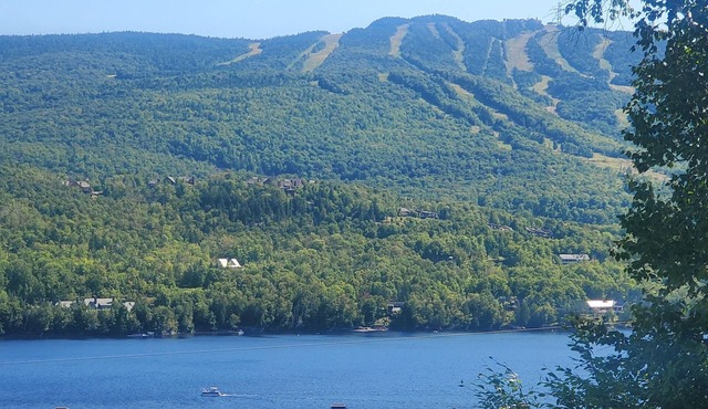Superb suite with magnificent lake and mountain views