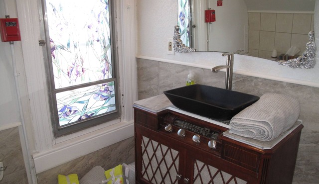 Sweet one bedroom suite in the heart of the city ! Unique Apartment