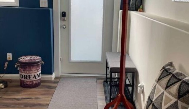 T-Lee’s Suite! Quiet & Cozy. Dog Friendly! Walking/Cycling path near by 😊