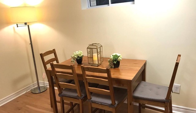 Tastefully decorated spacious apartment Burlington