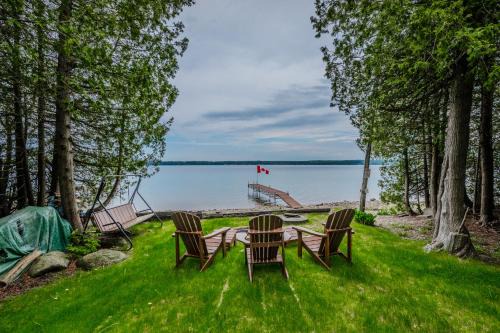 TGIF - Serene Waterfront Retreat