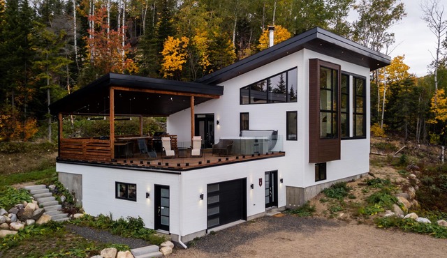 The Arial cottage, spectacular view and Spa