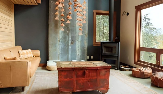 The Ark Retreat House on Bowen - New w/lake views
