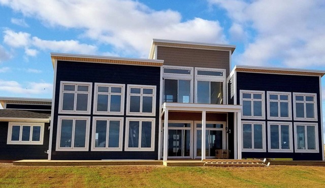 The Belvedere - Luxury oceanfront, Media Room, Cousin's Shore Beach, AC