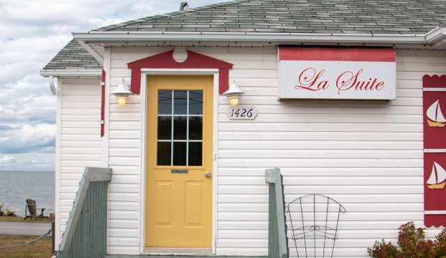 The Cabines du Phare are located in Rimouski by the sea. They are composed of te