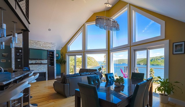 The Cliff House-Luxury Chalet with Hottub