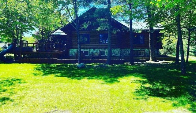 The Gordon's River Cabin-Luxury Custom Log Home