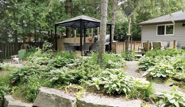 The Greenhouse Cottage - 2 BRS + Bunkie (Pet Friendly)!!