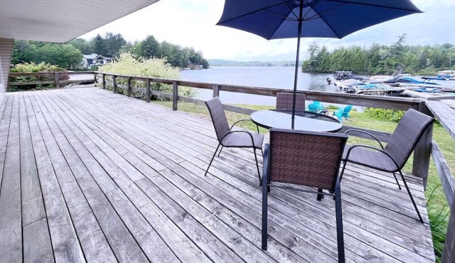 The Lakeside Cottage in Baysville
