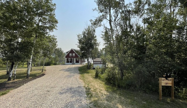 The Lazy Bear Loft - Lake Front Paradise