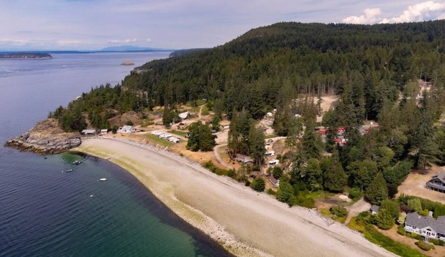 The Little Beach Side CabinA16