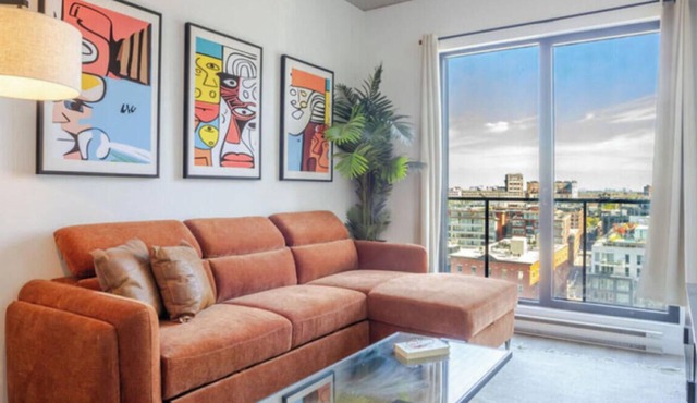 The Old Port Skyline Retreat – A Montreal Getaway