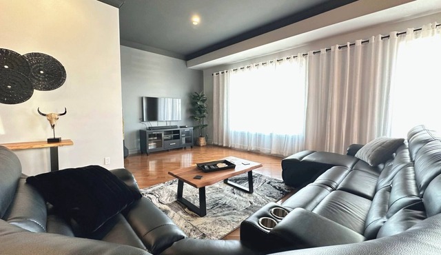 The only condo in town: Billiard room / Sauna