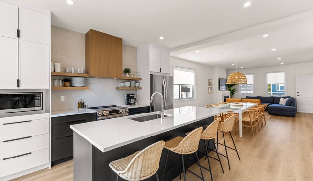 The Palms Beach House- Main Unit