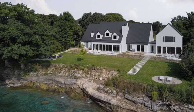 The Rowanwood | Wellington | 4 Bedrooms | Luxury Waterfront
