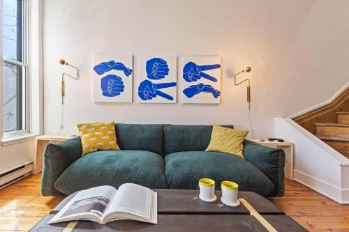 The Slant - Trendy Spot in the Heart of Montreal