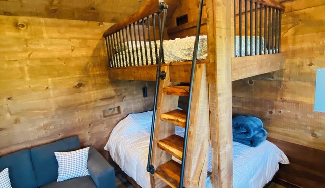 "The Sleepy Goat" Nature Lodge - Ultimate Farm Staycation Destination
