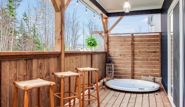 The Stonehill - Luxury Home Minutes to Fredericton