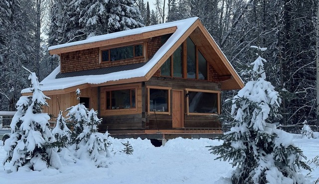 The Wise Owl's Roost. A luxury cabin with hot tub and amazing mountain views