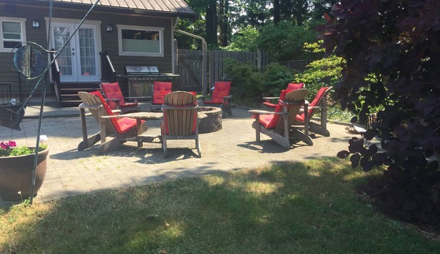 The Wood Shed at Saratoga Beach with hot tub