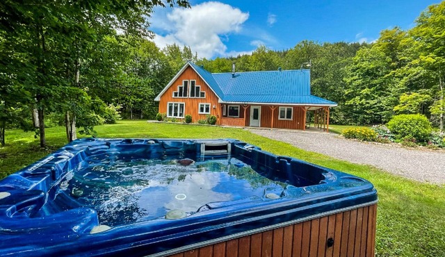 This rustic chalet has 3 bedrooms and can accommodate up to 8 people.