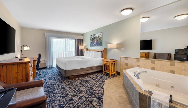 Three Bears Waterpark Resort Near Tomah, an Ascend Collection Hotel