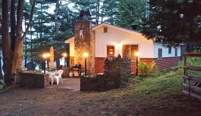 Ti-De Oaks- cozy cottage on Opinicon Lake on Rideau Canal