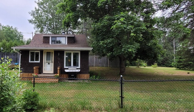 Tiny Home Cozy Cabin in Kawartha Lakes