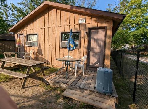 Tiny Wood Cottage 17