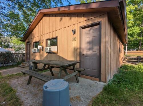 Tiny Wood Cottage 20