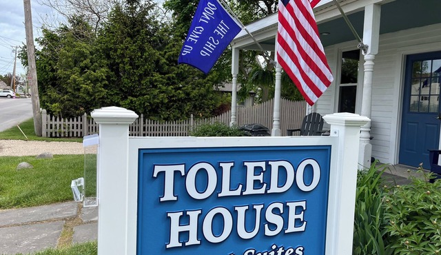 Toledo House Guest Suite B. Catering to Couples. Great Location downtown PIB